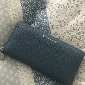 Michael Kors Mercer Zip Around Continental Wallet
